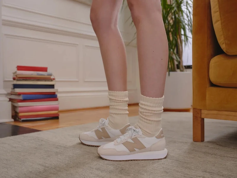 237 Sneaker - Women's