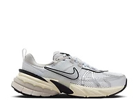 V2K Run Sneaker - Women's