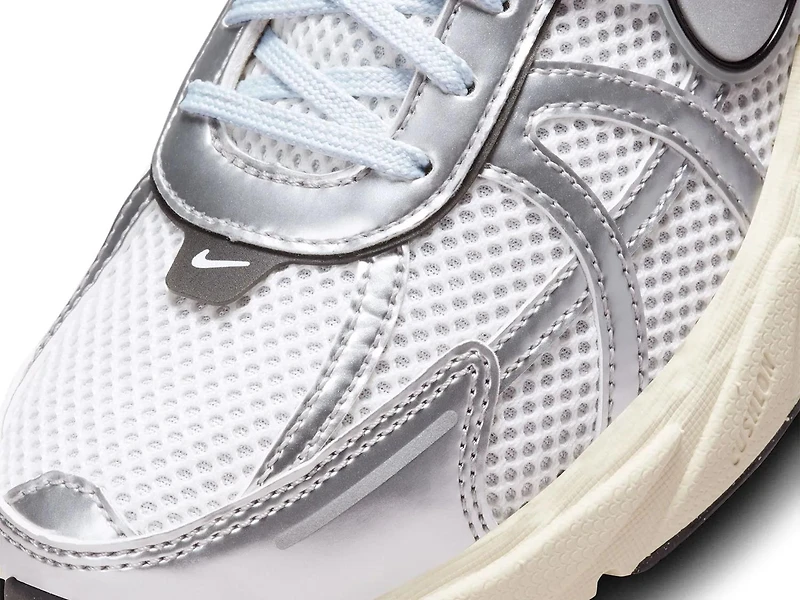 V2K Run Sneaker - Women's
