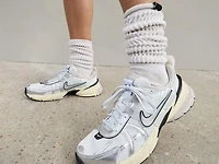 V2K Run Sneaker - Women's