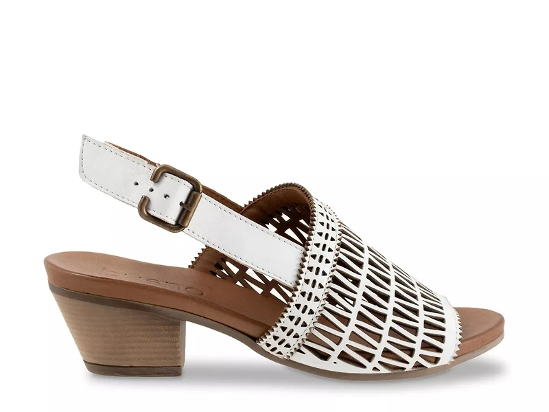 Lia Sandal
