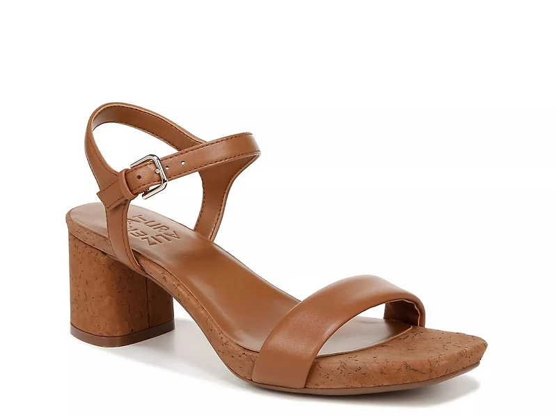 Izzy Sandal