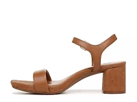 Izzy Sandal