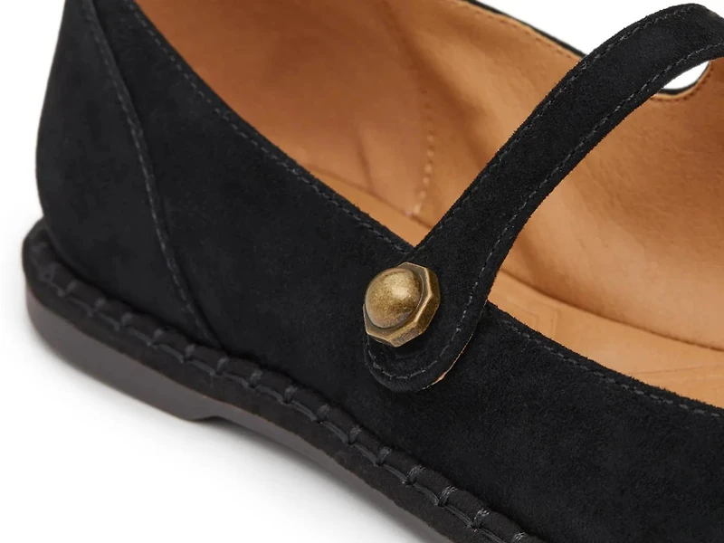 Famela Mary Jane Flat