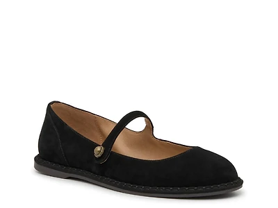 Famela Mary Jane Flat
