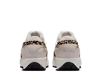 Waffle Debut Running Shoe - Women's