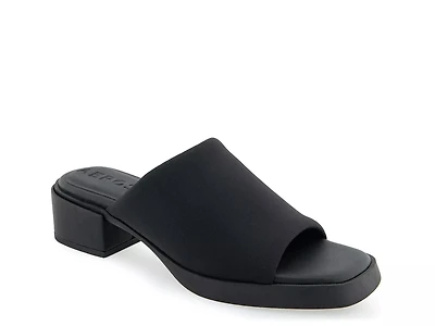 Denise Sandal