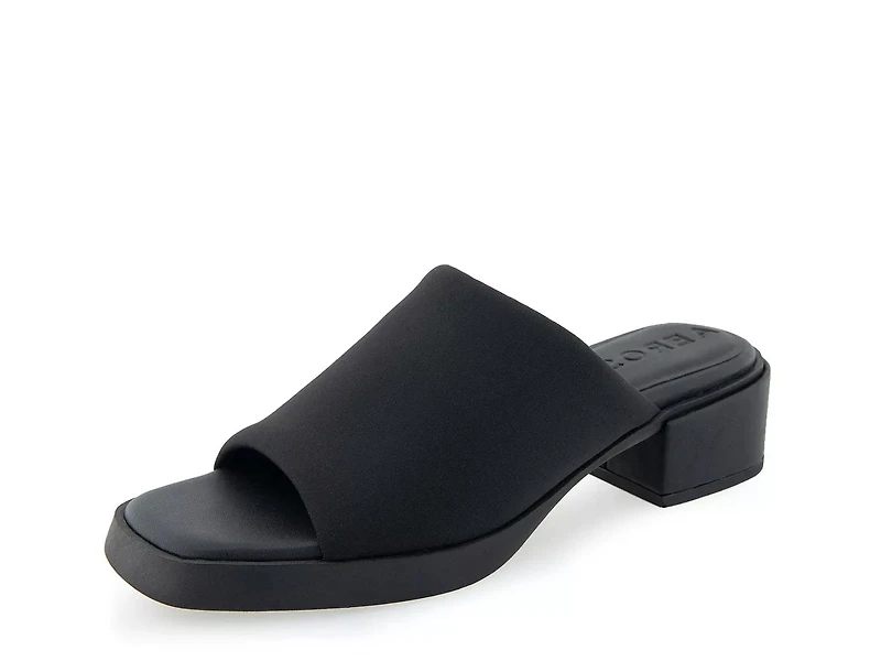 Denise Sandal