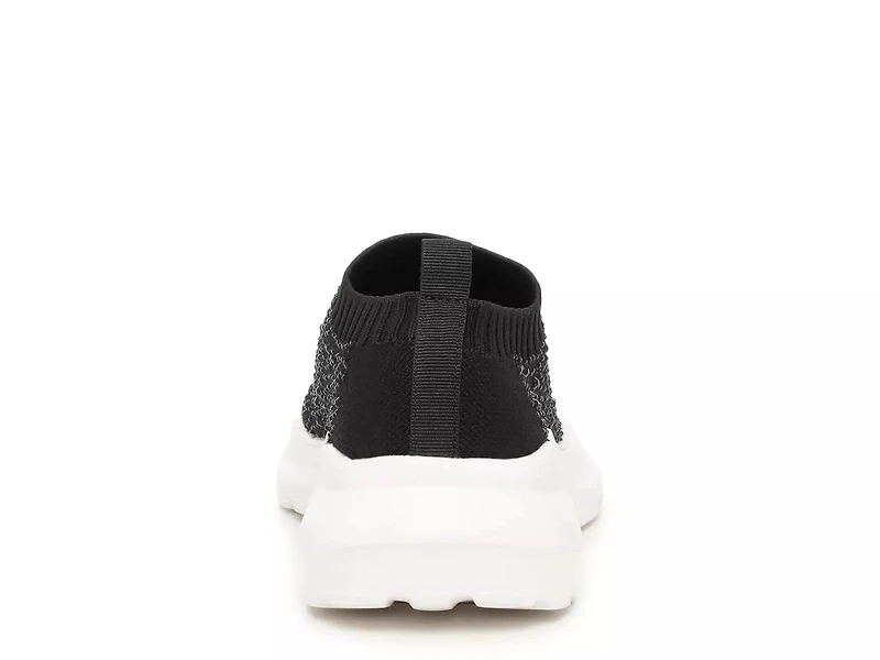 Wedelilya Slip-On Sneaker