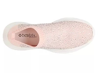 Wedelilya Slip-On Sneaker