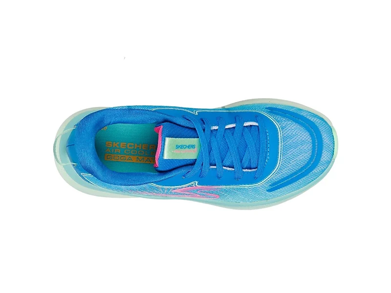 Max Cushioning Ascend Sneaker