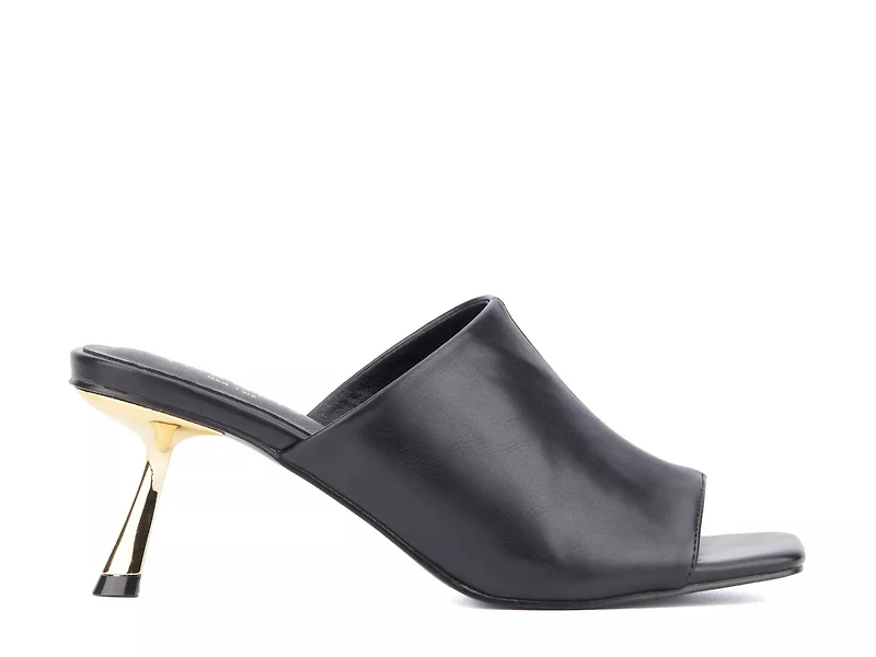 Idina Sandal
