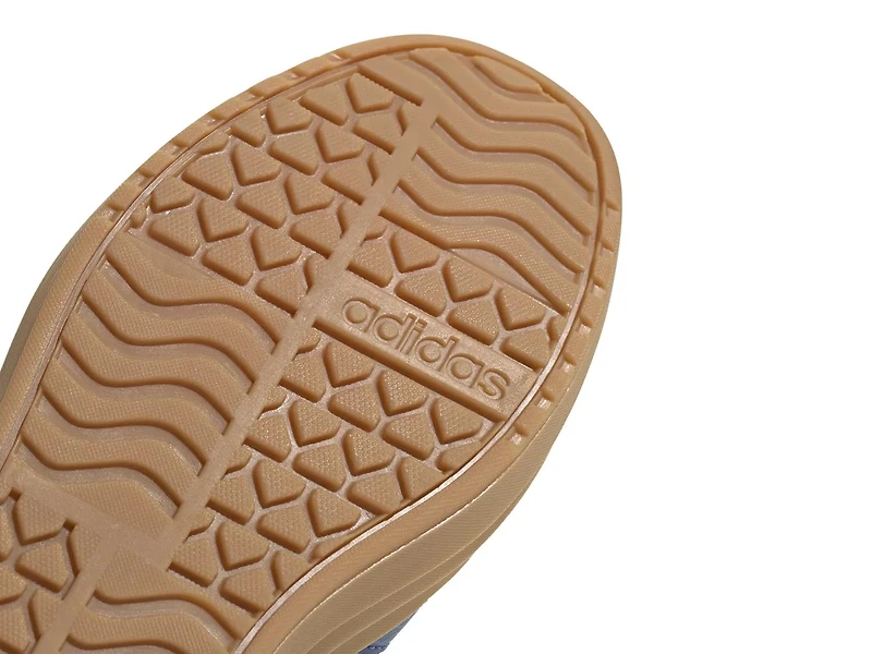 VL Court Bold Sneaker