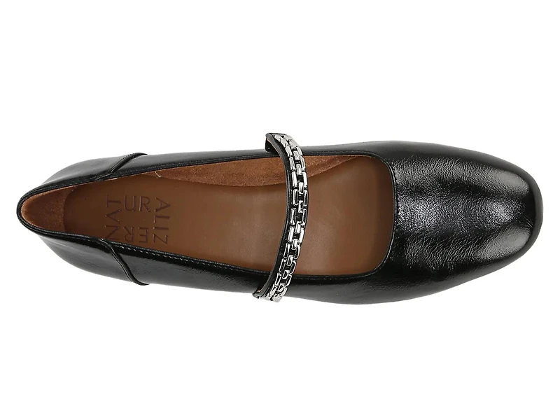 Kelly Mary Jane Flat