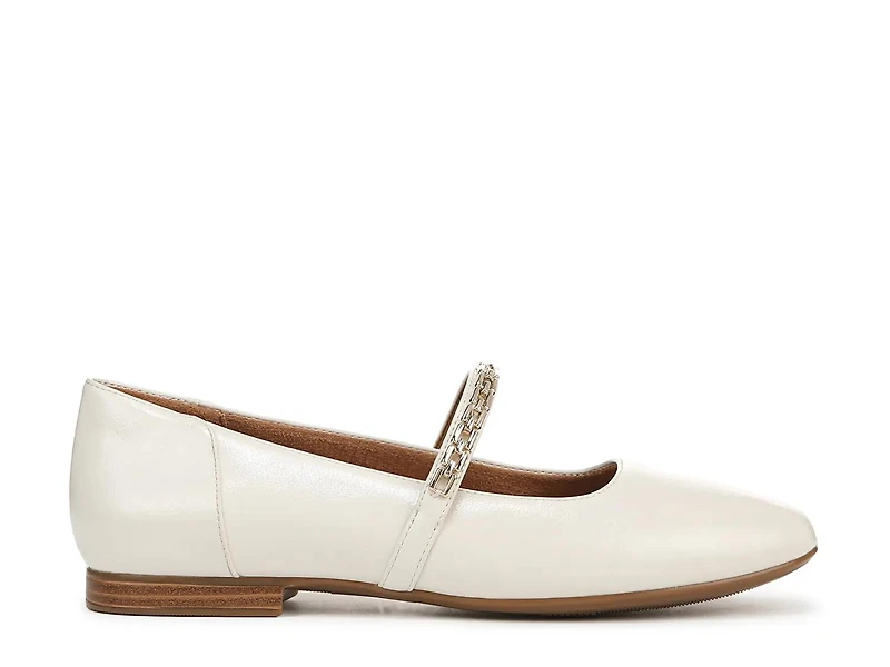 Kelly Mary Jane Flat