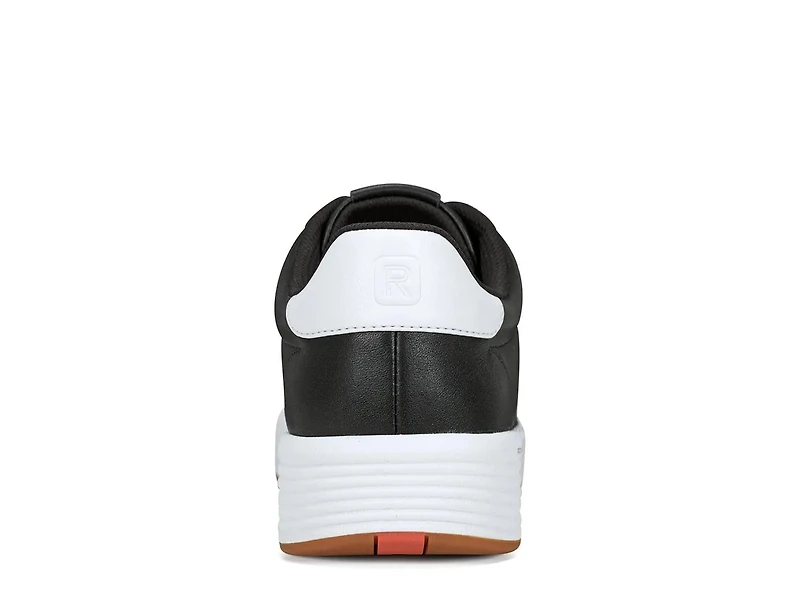 Elara Sneaker