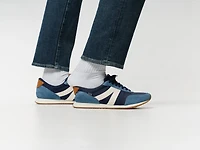 Milan Hands-Free Sneaker