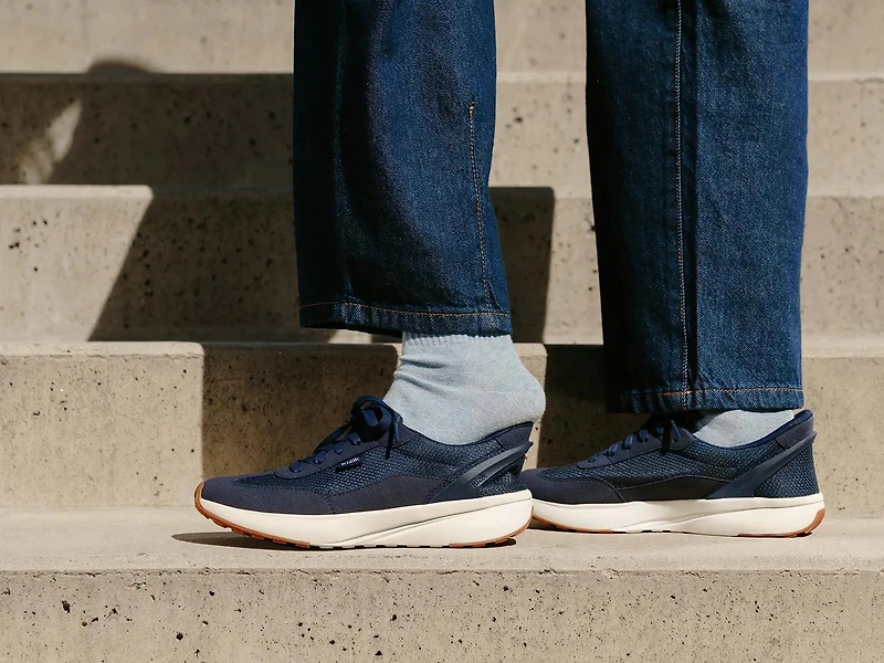 Charlotte Hands-Free Sneaker