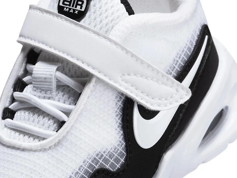 Air Max Nova Sneaker