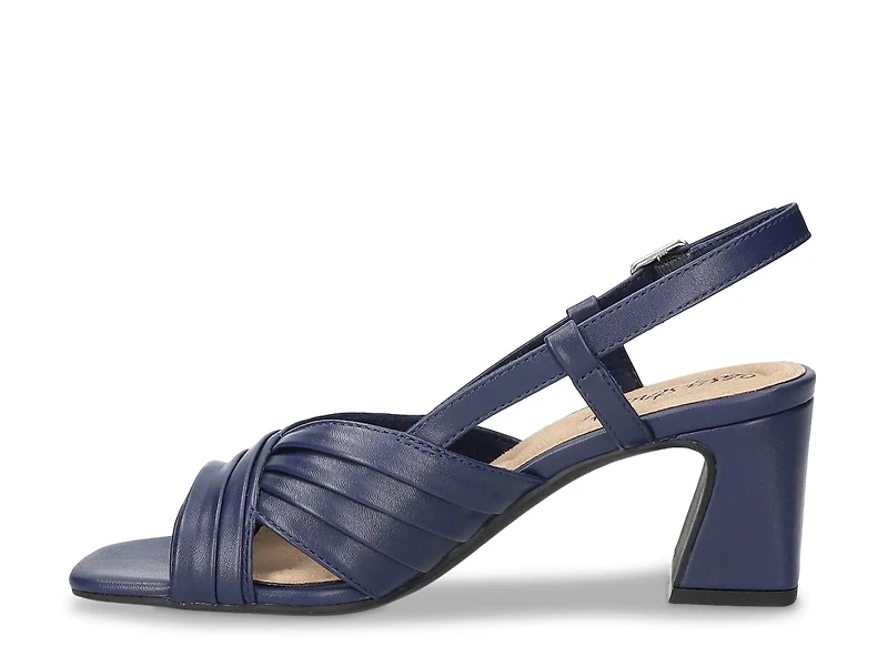 Lucie Sandal