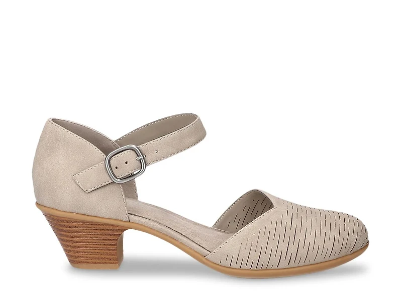 Justina Sandal