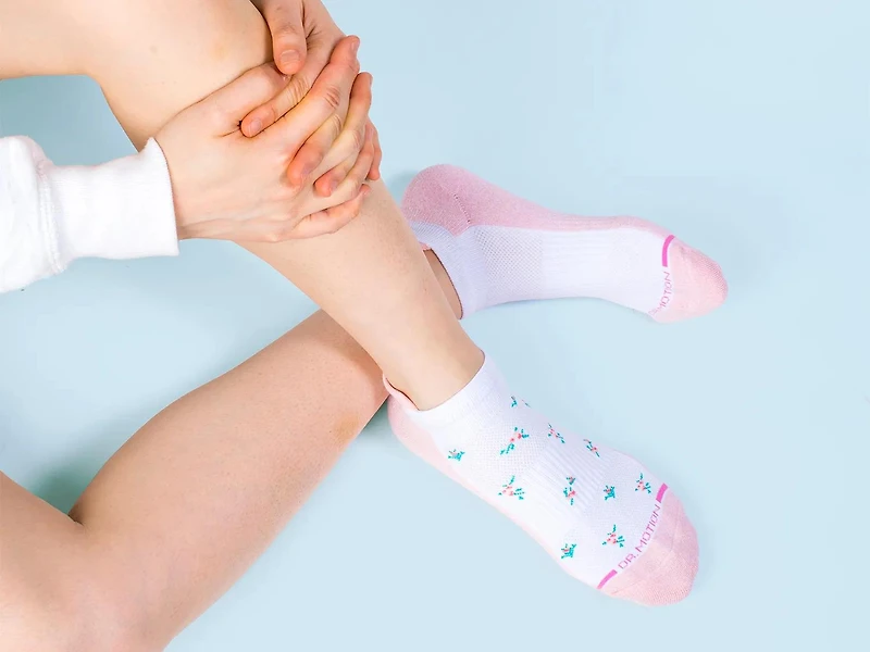 Floral Bud & Solid Women's No Show Socks - 2 Pack