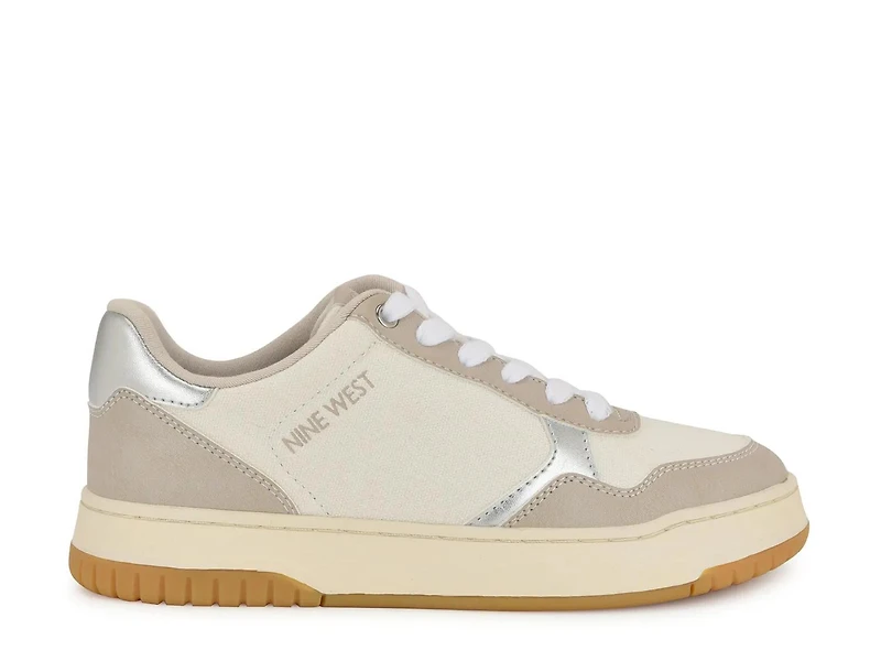 Nenya Sneaker