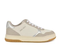 Nenya Sneaker