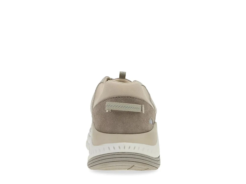 Poppy Walking Sneaker
