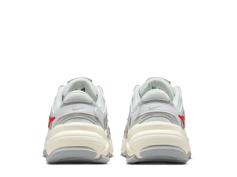AL8 Sneaker - Women's