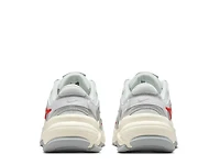 AL8 Sneaker - Women's