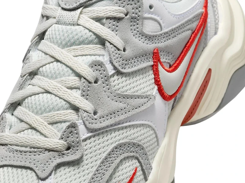 AL8 Sneaker - Women's