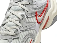 AL8 Sneaker - Women's
