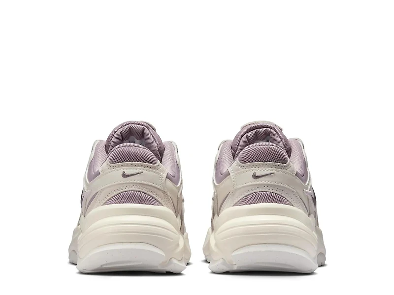 AL8 Sneaker - Women's