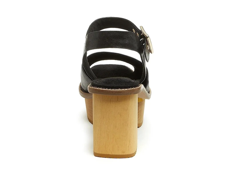 Groove Platform Sandal