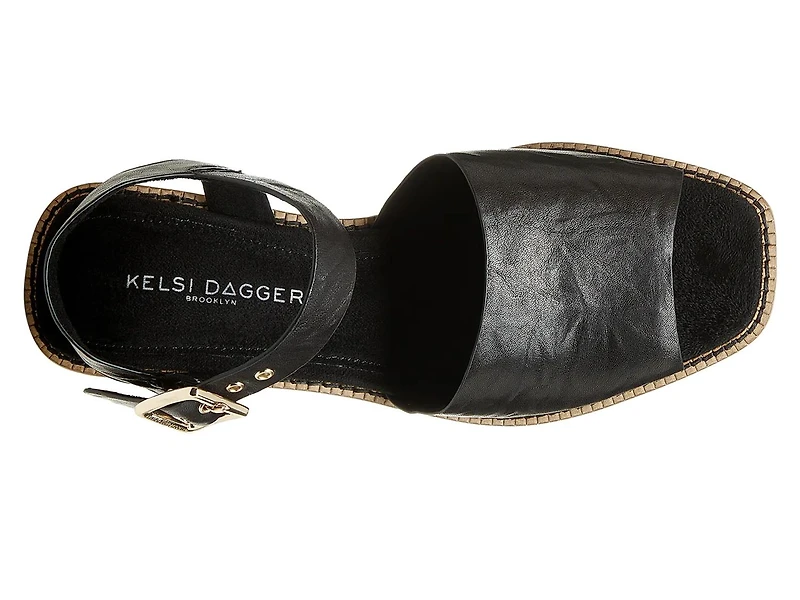 Groove Platform Sandal