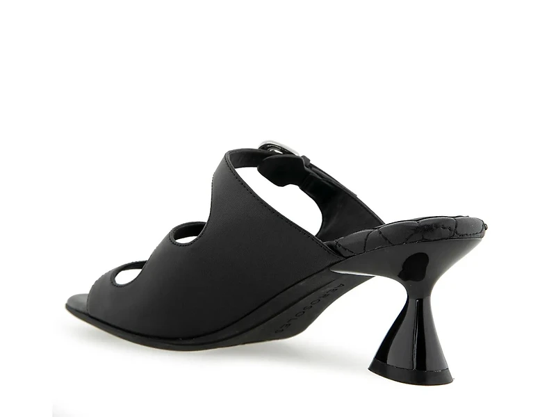 Jenna Sandal