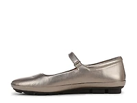 Behold Mary Jane Flat