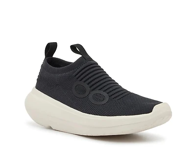 OOmy Zen Slip-On Sneaker