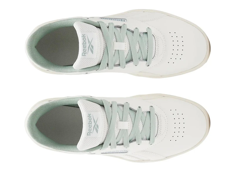 Court Advance Surge Sneaker