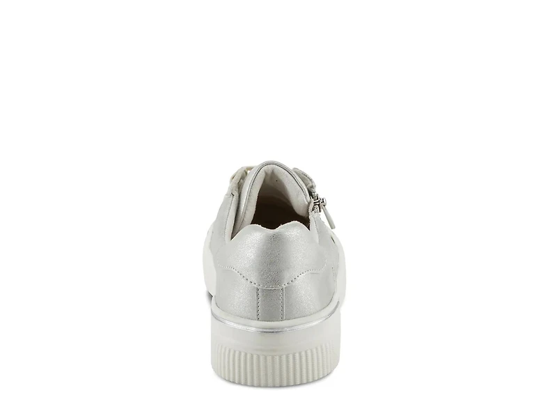 Darah Sneaker
