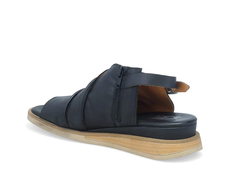 Conor Sandal