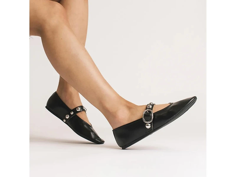 Naveah Mary Jane Flat