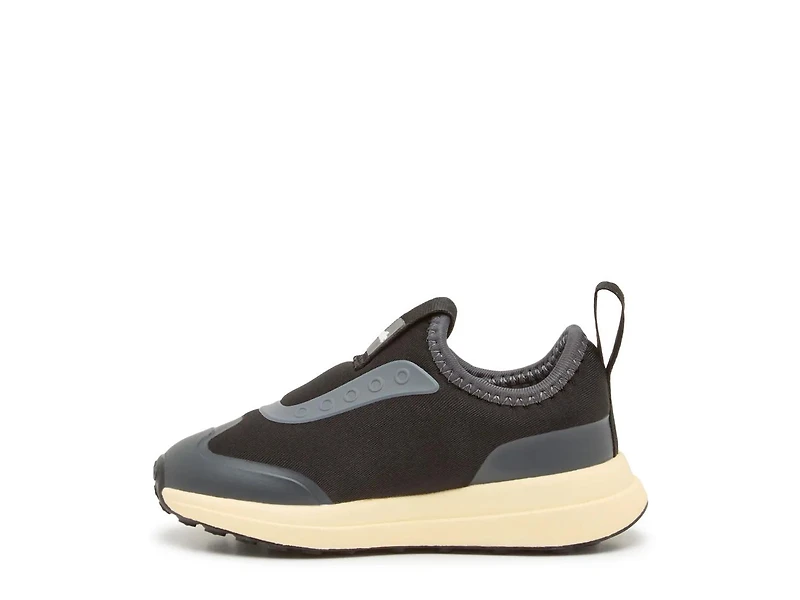 Robbie Dash Slip-On Sneaker