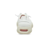 InMotion Pacer Sneaker