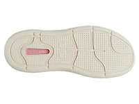 InMotion Pacer Sneaker