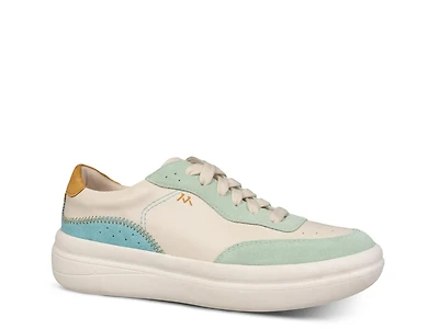 Nyla Sneaker
