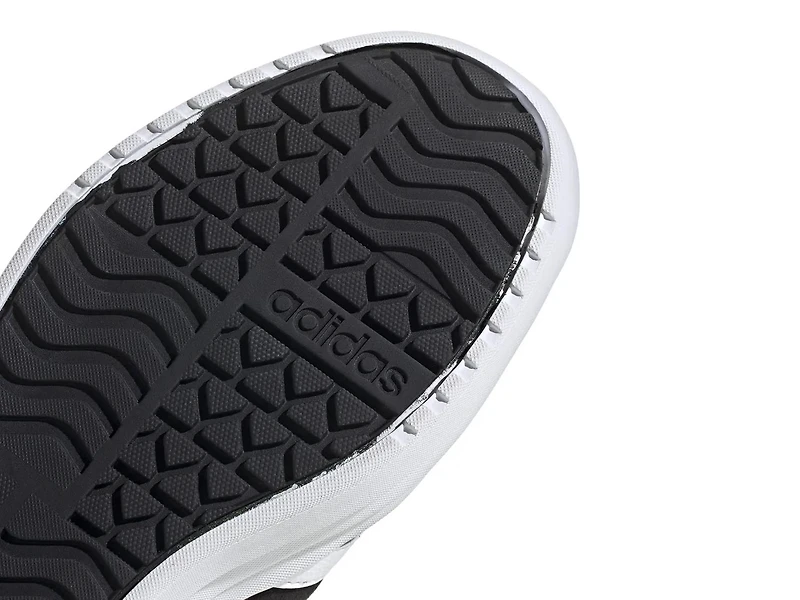 VL Court Bold Sneaker