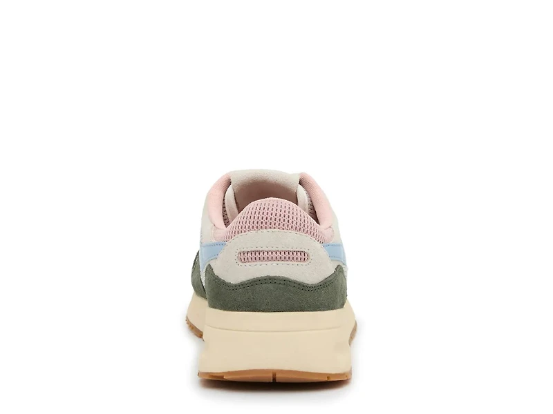 Delta Off Sneaker