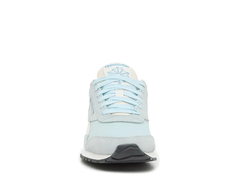 Classic AZ Sneaker